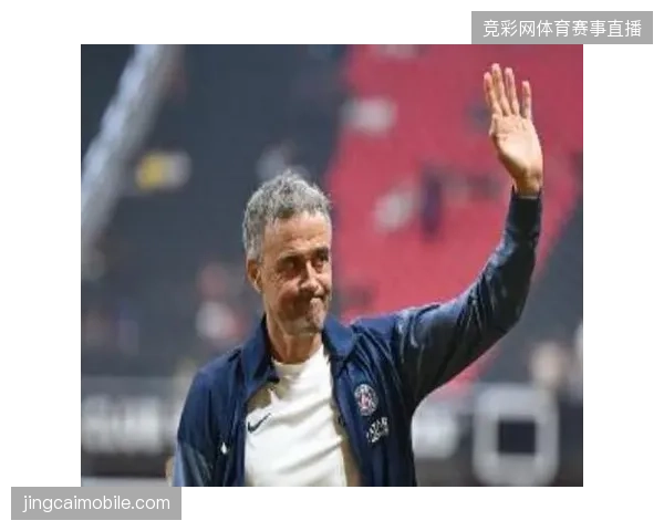 恩里克带领巴黎完成卫冕伟业，成为历史上少数能连续捧杯的功勋主教练